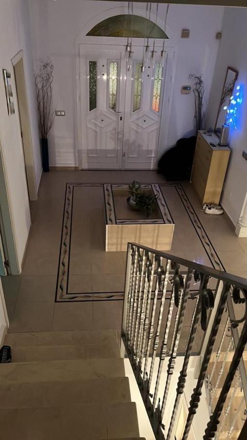 Villa Stunning 5 Bedroom *