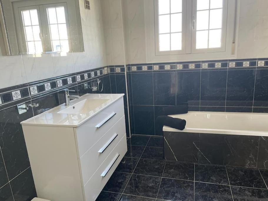 Stunning 5 Bedroom Benalmádena